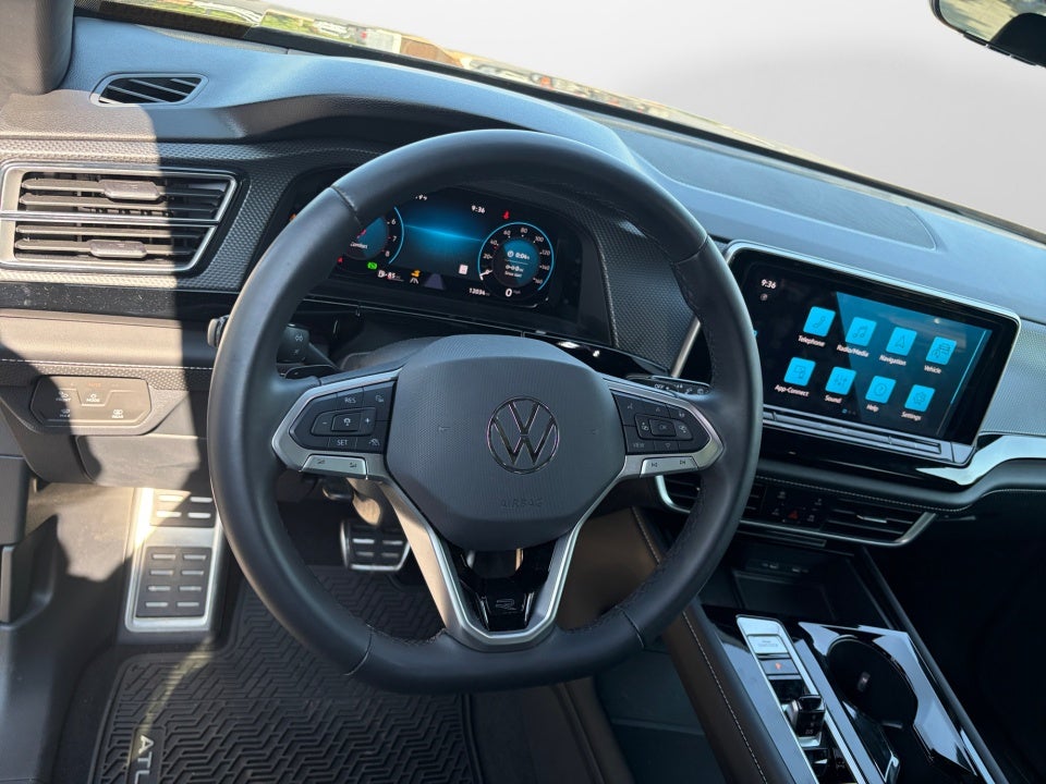 2024 Volkswagen Atlas Cross Sport 2.0T SEL R-Line
