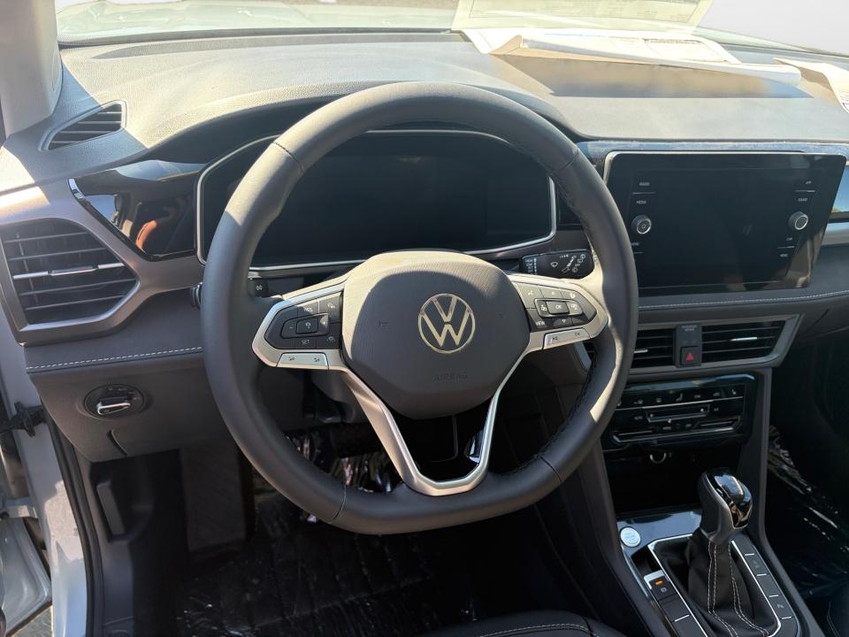 2027 Volkswagen Taos SE Black