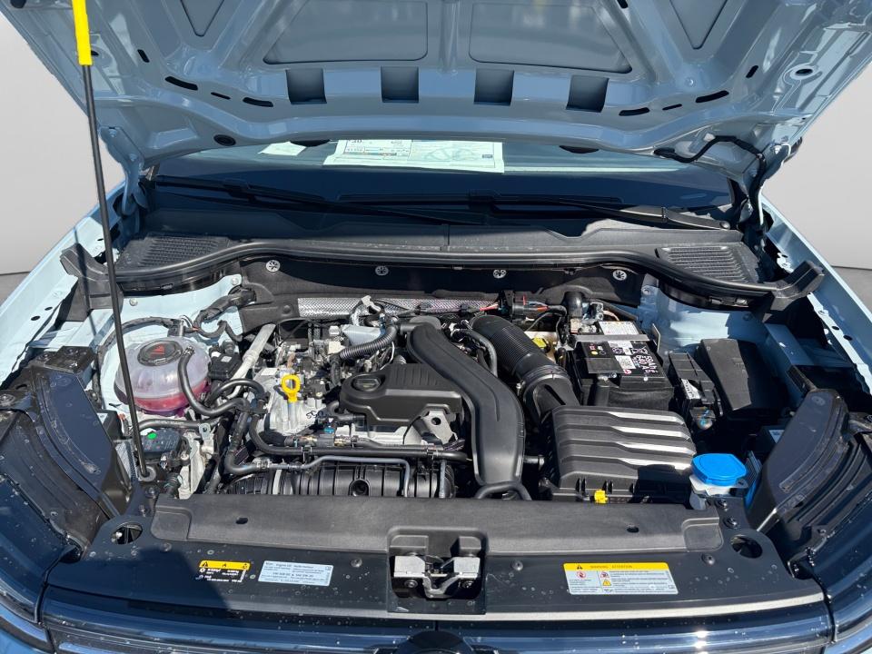 2027 Volkswagen Taos SE Black