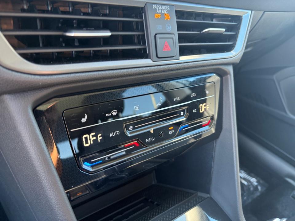 2027 Volkswagen Taos SE Black
