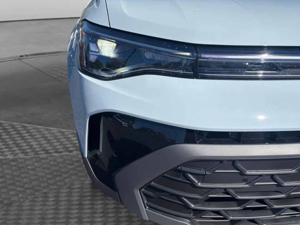 2027 Volkswagen Taos SE Black