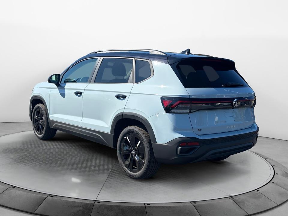 2027 Volkswagen Taos SE Black