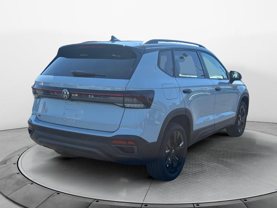 2027 Volkswagen Taos SE Black