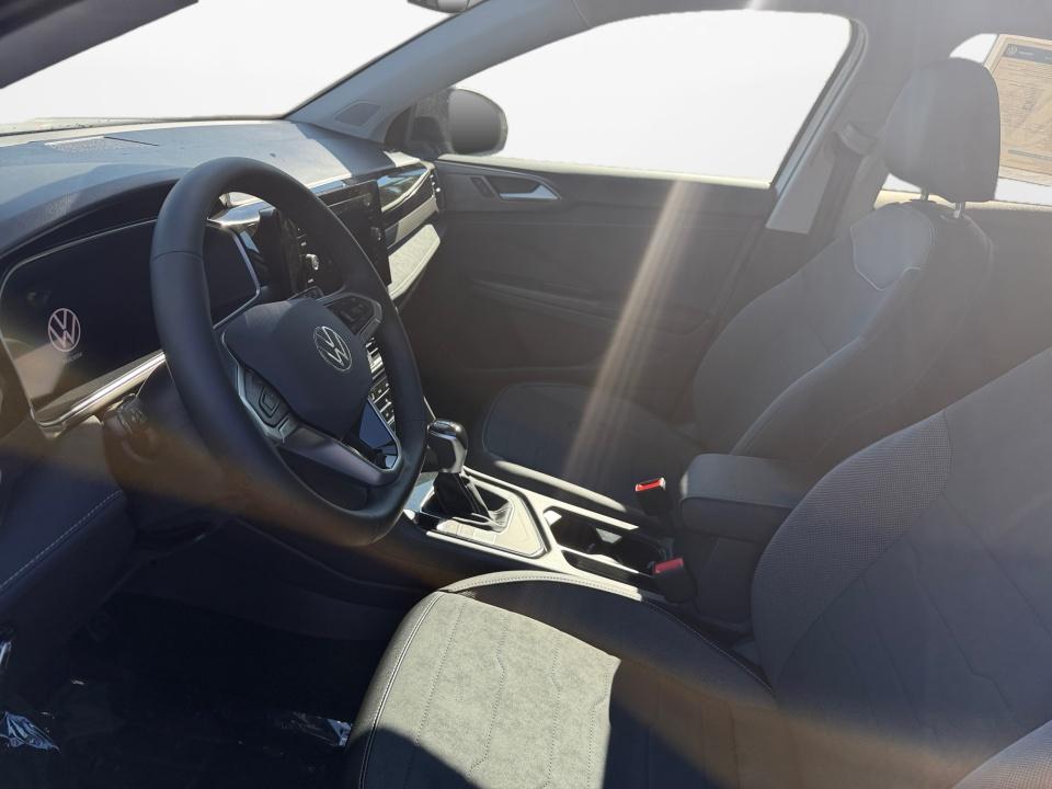 2027 Volkswagen Taos SE Black