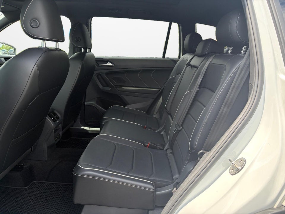 2022 Volkswagen Tiguan SEL R-Line