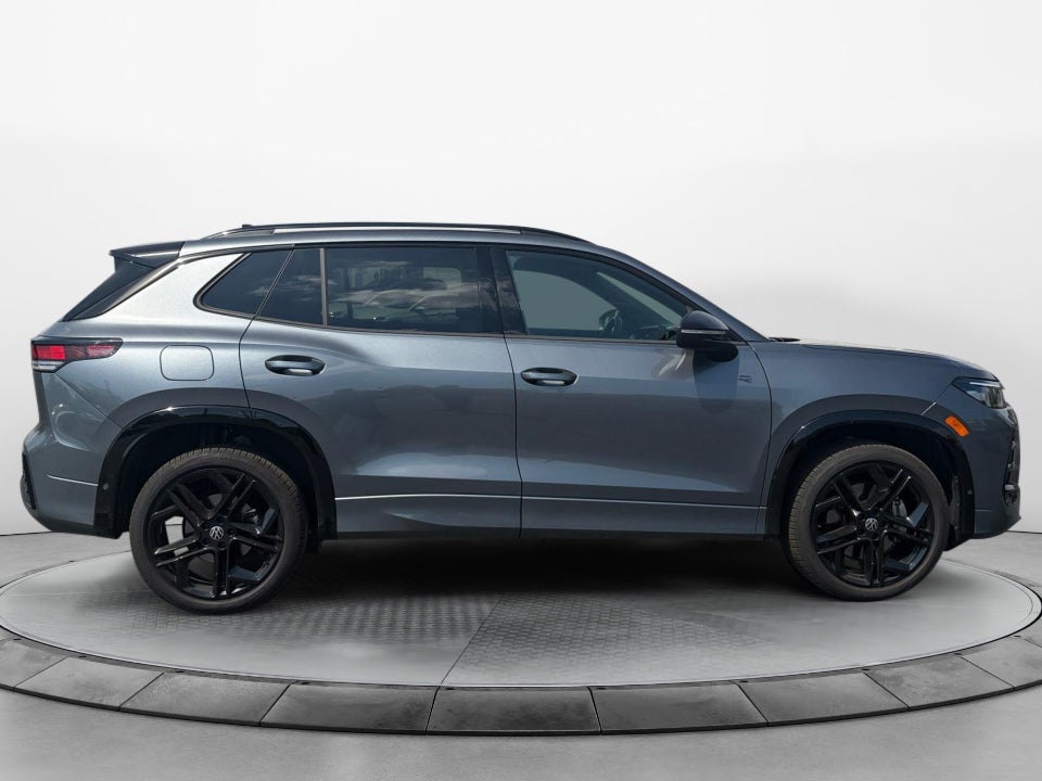 2025 Volkswagen Tiguan 2.0T SE R-Line Black