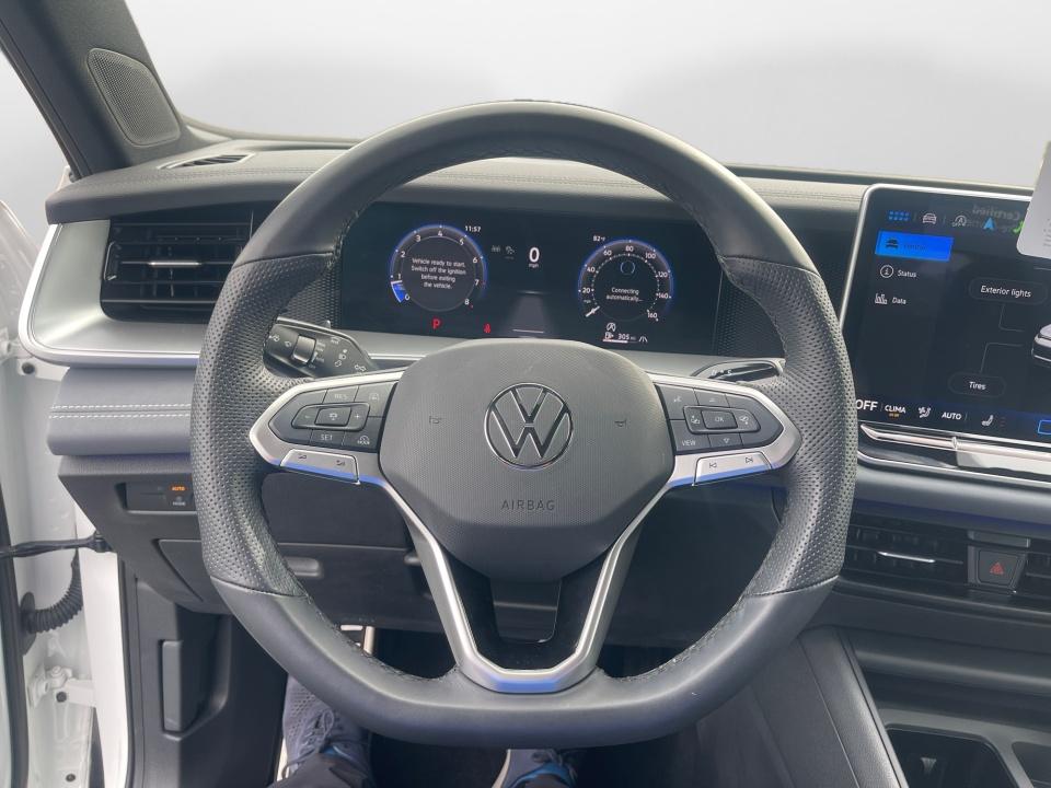 2025 Volkswagen Tiguan SE R-Line Black