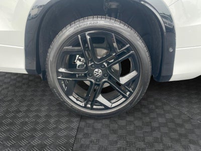 2025 Volkswagen Tiguan SE R-Line Black