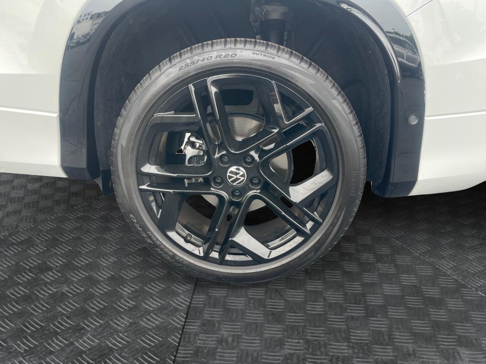 2025 Volkswagen Tiguan SE R-Line Black