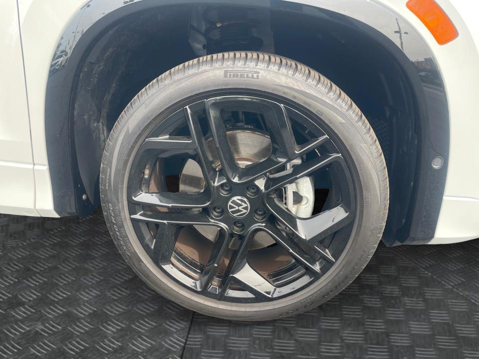 2025 Volkswagen Tiguan SE R-Line Black