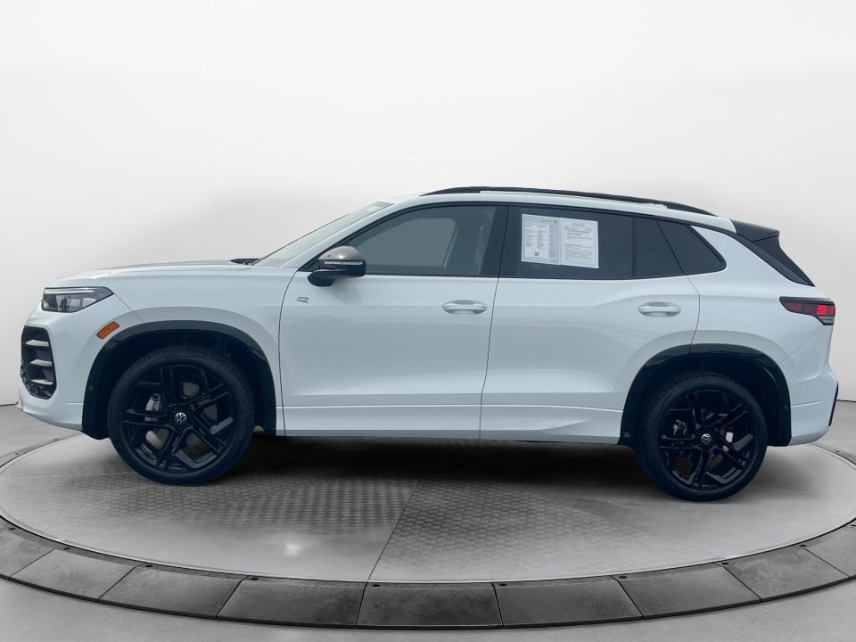 2025 Volkswagen Tiguan SE R-Line Black