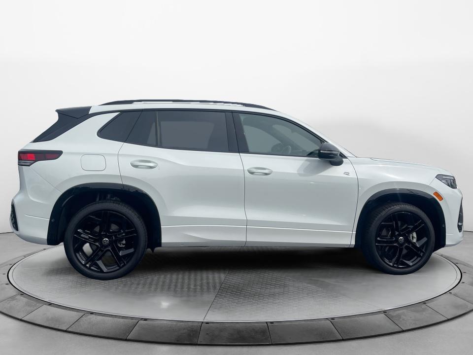 2025 Volkswagen Tiguan SE R-Line Black