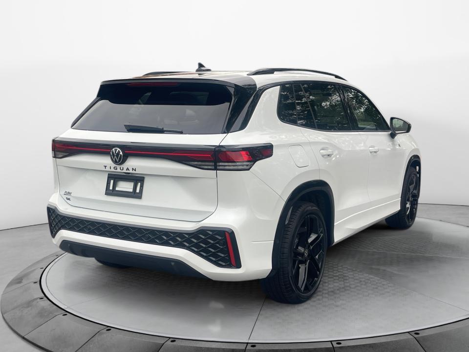 2026 Volkswagen Tiguan SE R-Line Black