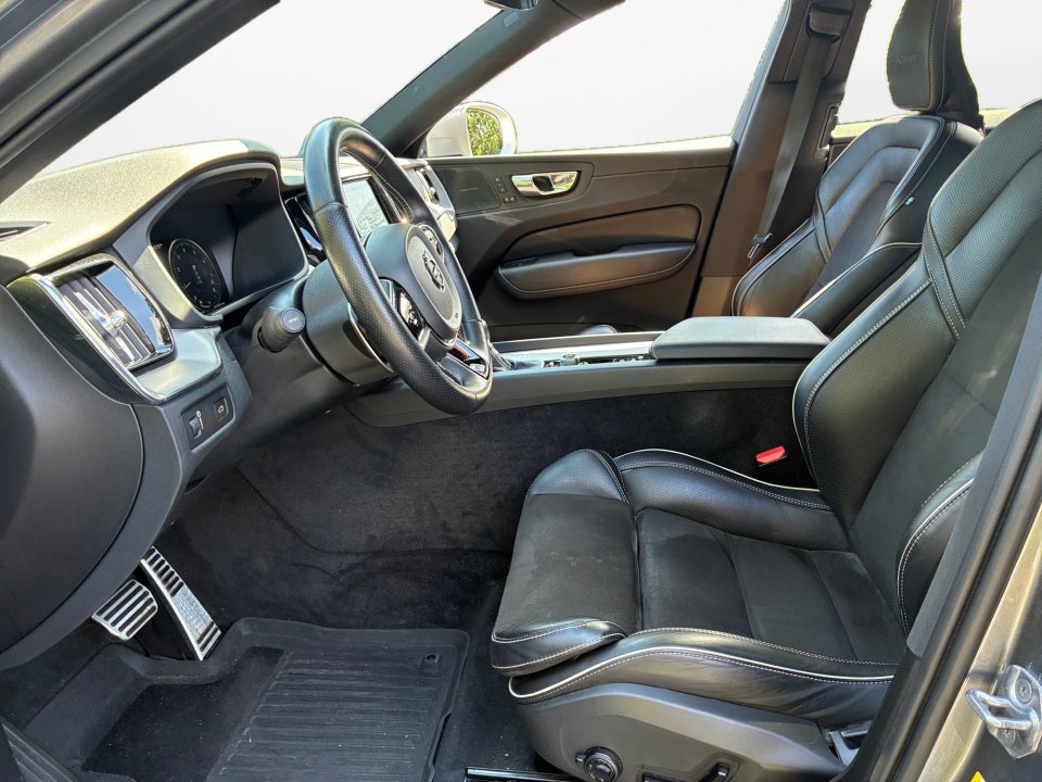2019 Volvo XC60 R-Design
