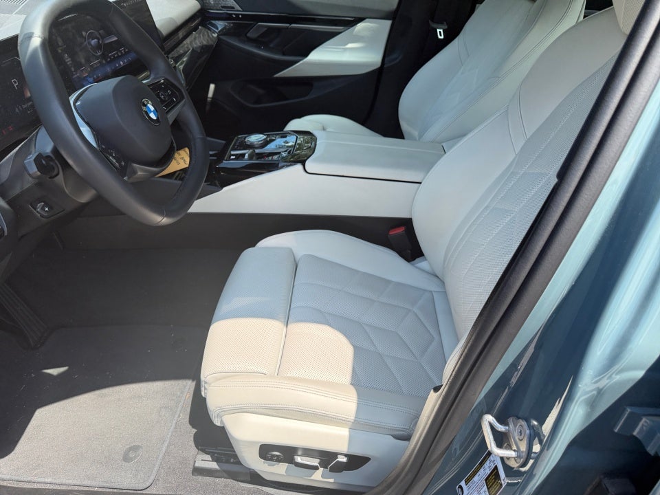 2024 BMW 530i 530i
