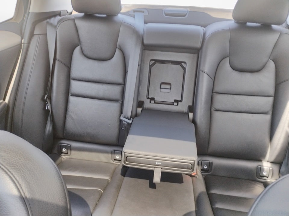 2024 Volvo S60 Plus Dark Theme