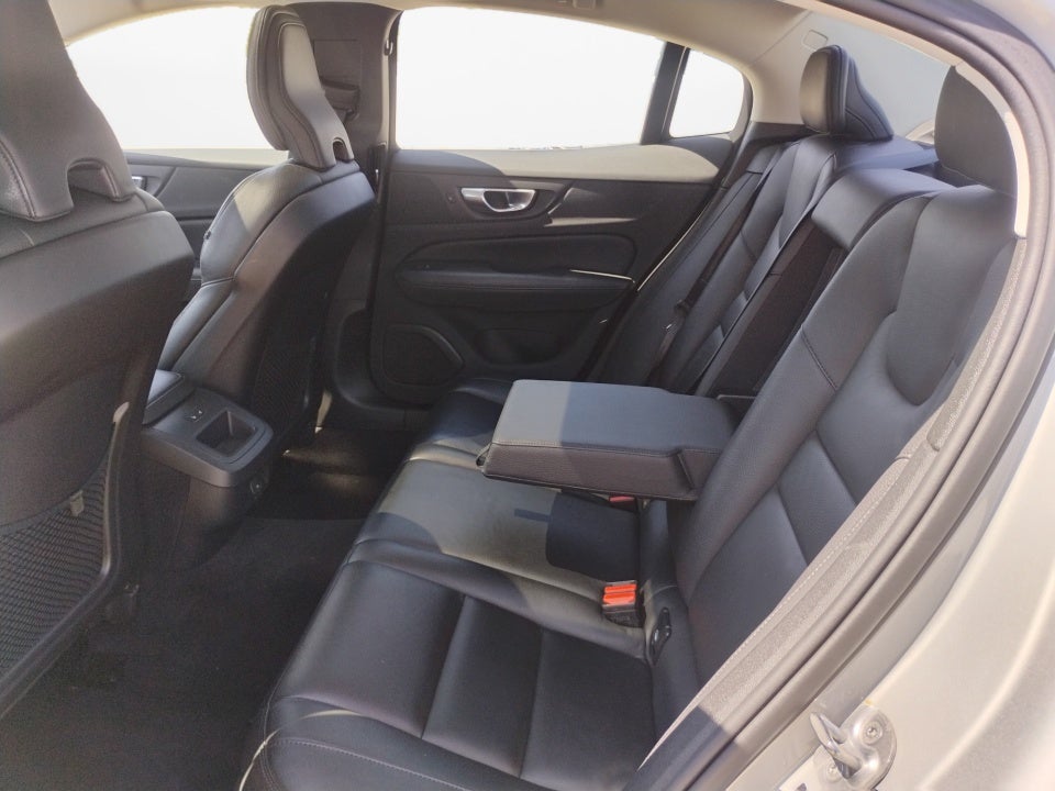 2024 Volvo S60 Plus Dark Theme