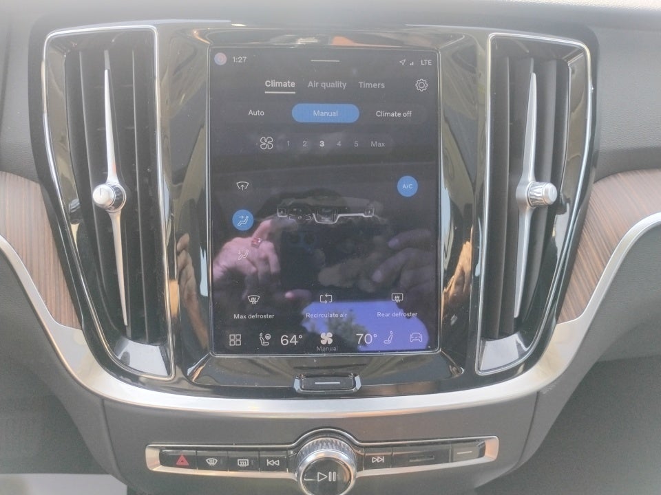 2024 Volvo S60 Plus Dark Theme