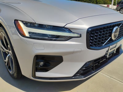 2024 Volvo S60 Plus Dark Theme