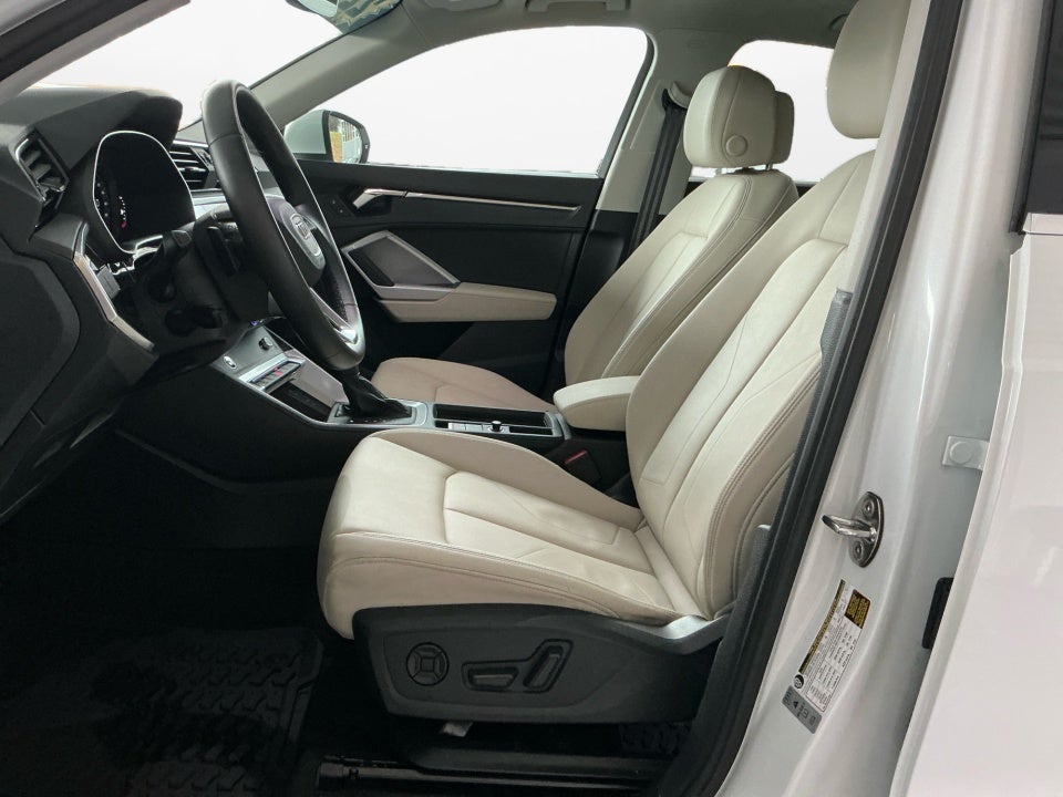 2022 Audi Q3 S line Premium
