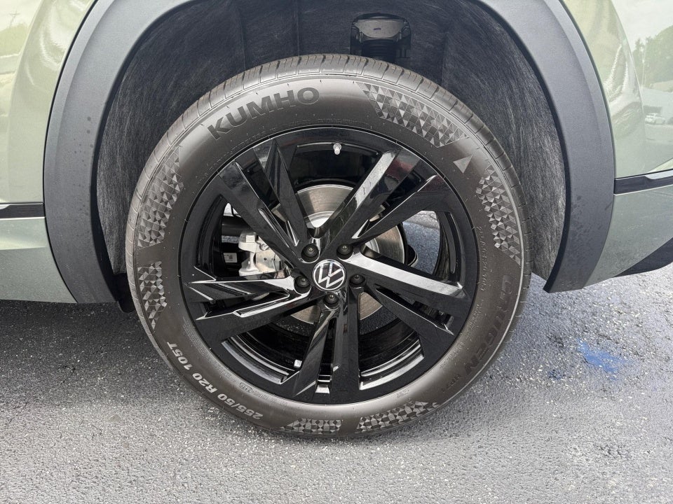 2026 Volkswagen Atlas Cross Sport 2.0T SEL R-Line Black