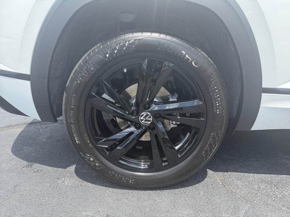 2026 Volkswagen Atlas Cross Sport 2.0T SEL R-Line Black