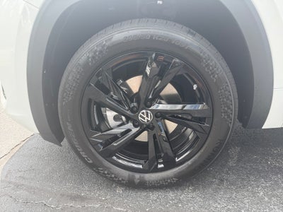 2026 Volkswagen Atlas Cross Sport 2.0T SEL R-Line Black