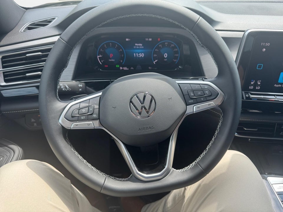 2026 Volkswagen Atlas Cross Sport 2.0T SE w/Technology