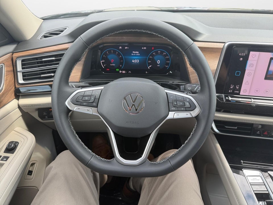 2026 Volkswagen Atlas SE with Technology