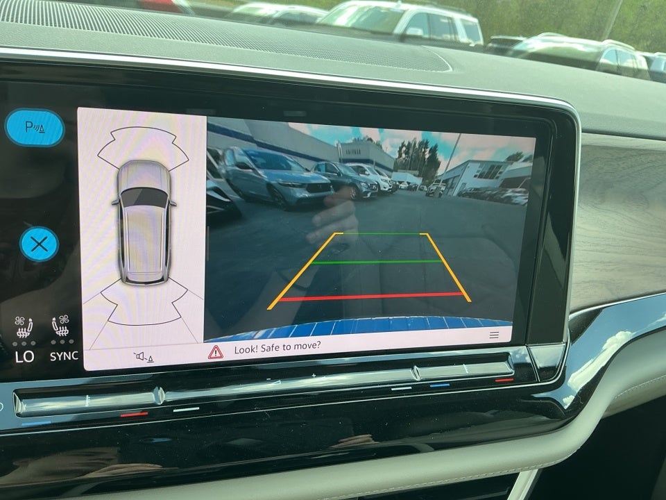 2026 Volkswagen Atlas SE with Technology