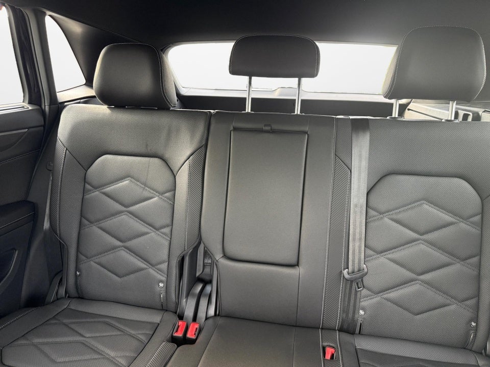 2026 Volkswagen Atlas Cross Sport SE with Technology