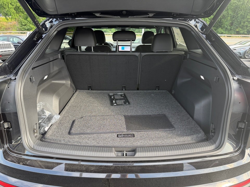 2026 Volkswagen Atlas Cross Sport SE with Technology