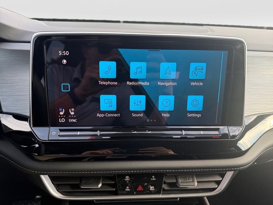 2026 Volkswagen Atlas Cross Sport SE with Technology