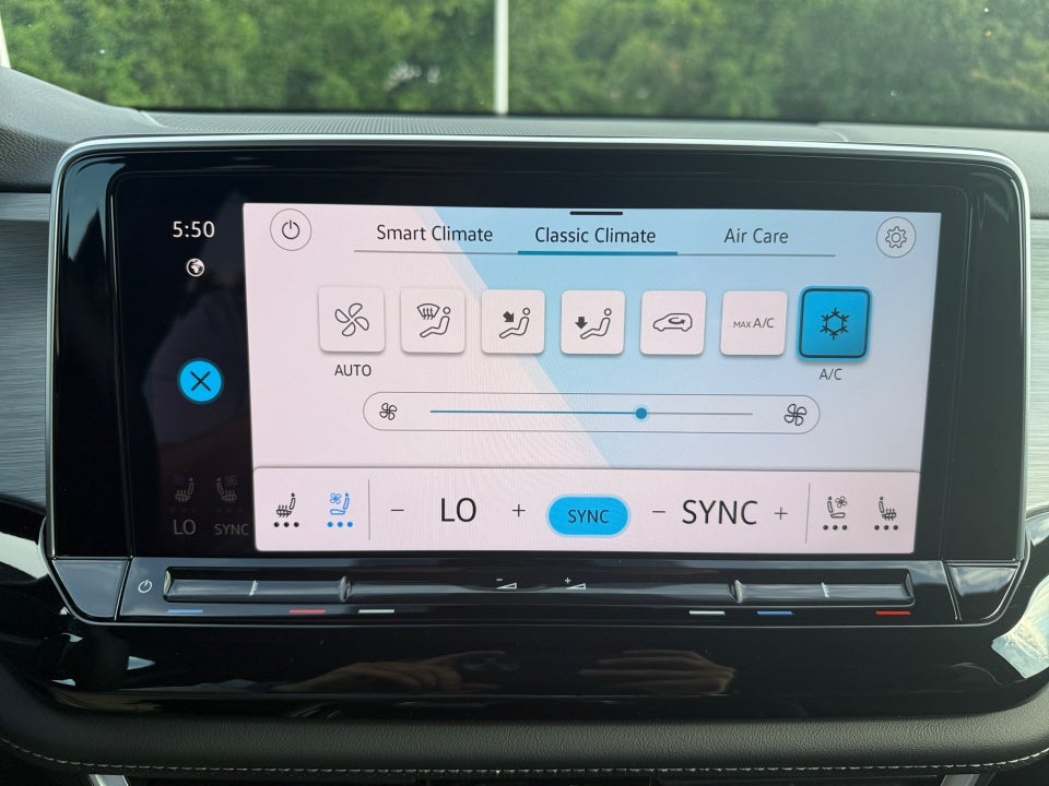 2026 Volkswagen Atlas Cross Sport SE with Technology