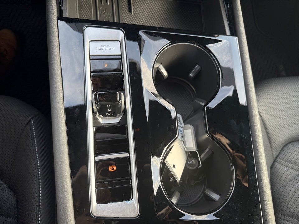 2026 Volkswagen Atlas Cross Sport SE with Technology