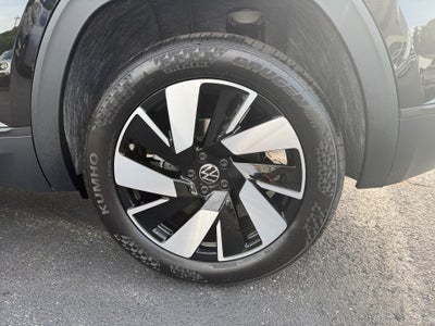 2026 Volkswagen Atlas Cross Sport SE with Technology