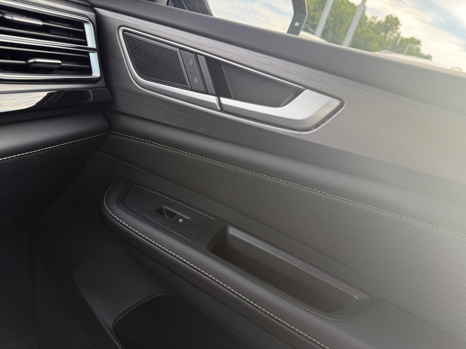 2026 Volkswagen Atlas Cross Sport SE with Technology