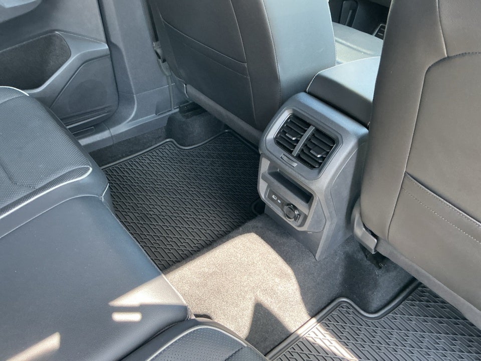 2023 Volkswagen Tiguan SEL R-Line