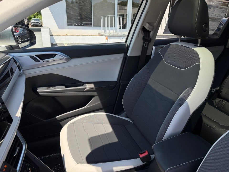2026 Volkswagen Taos SE