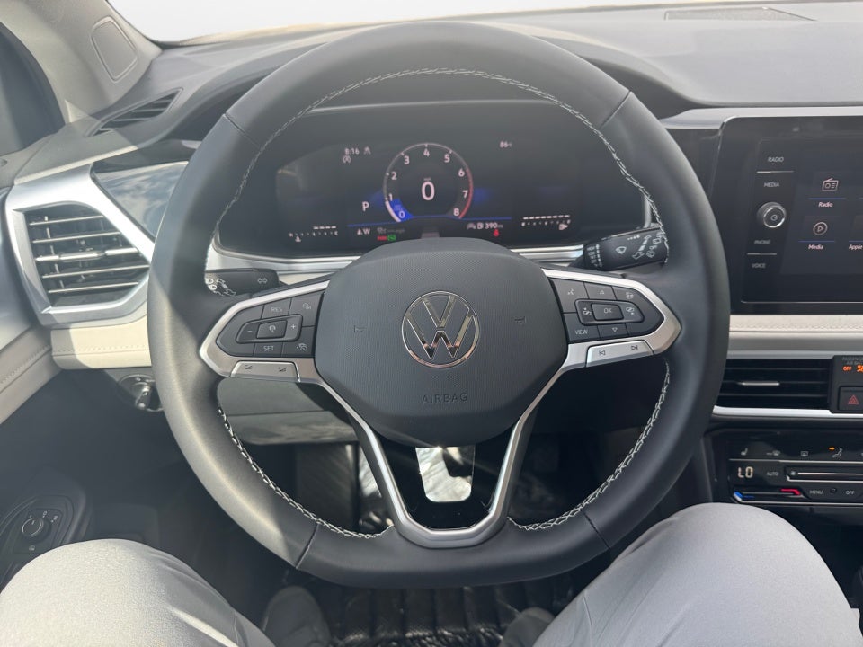 2026 Volkswagen Taos SE