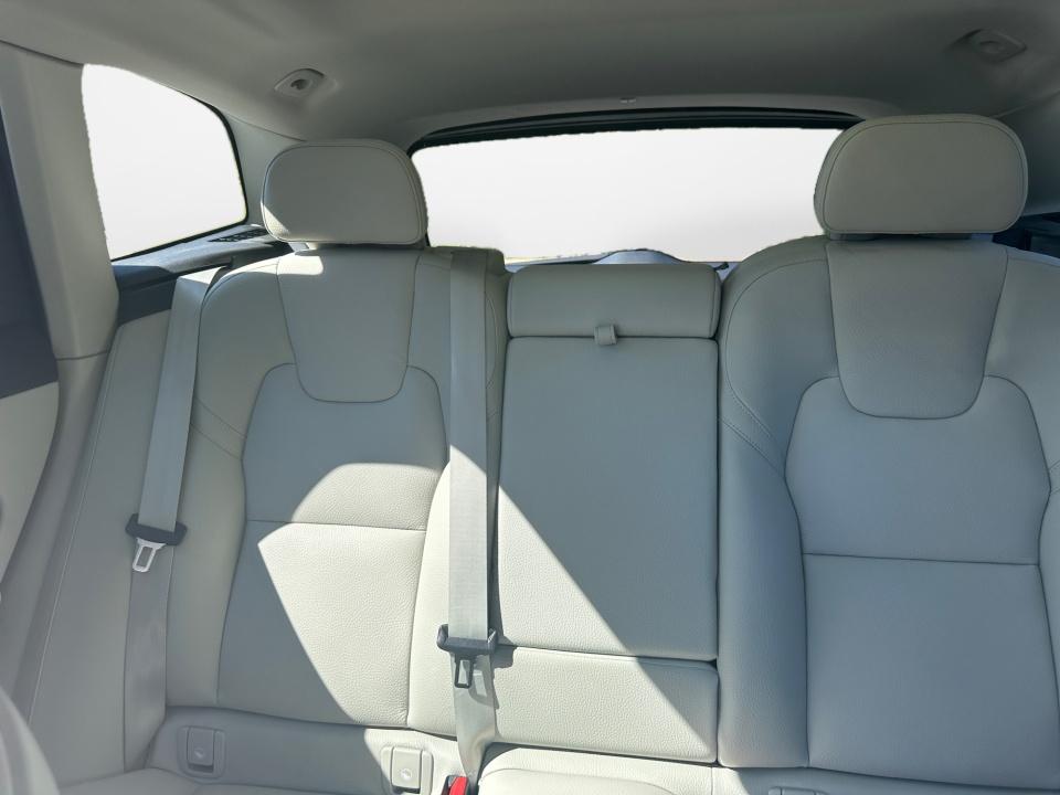 2024 Volvo XC60 Plus Dark Theme