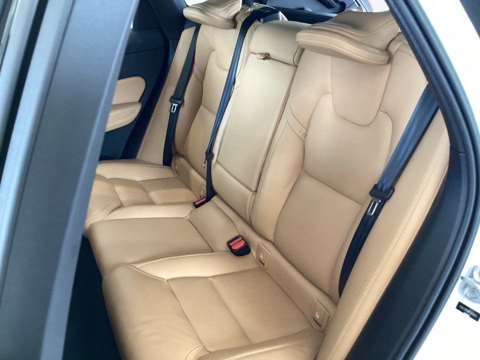 2023 Volvo XC60 B5 Ultimate Dark Theme