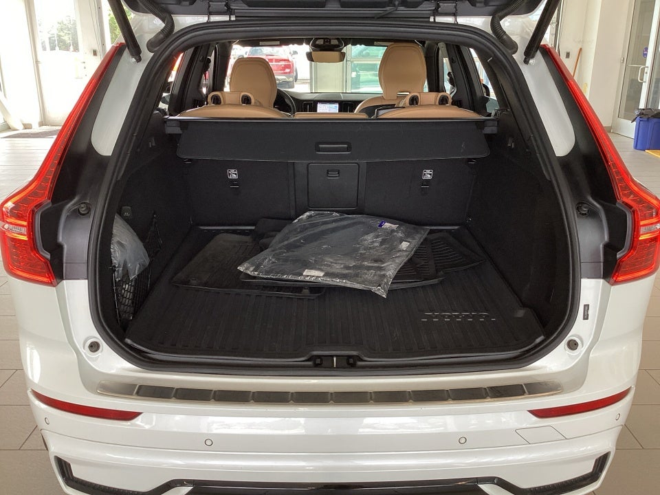2023 Volvo XC60 B5 Ultimate Dark Theme