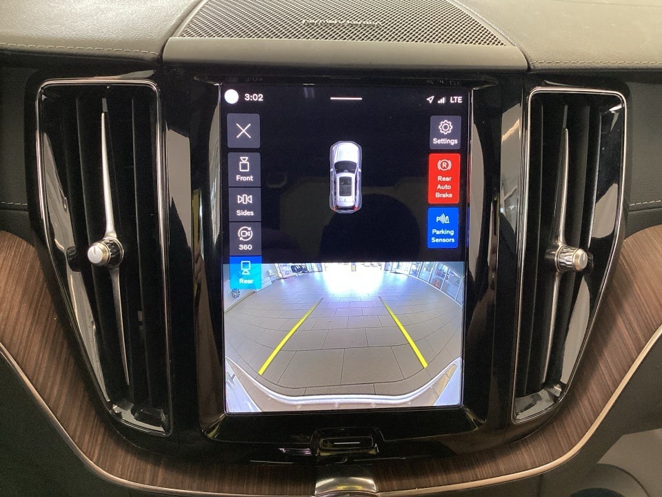 2023 Volvo XC60 B5 Ultimate Dark Theme