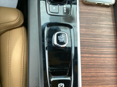 2023 Volvo XC60 B5 Ultimate Dark Theme