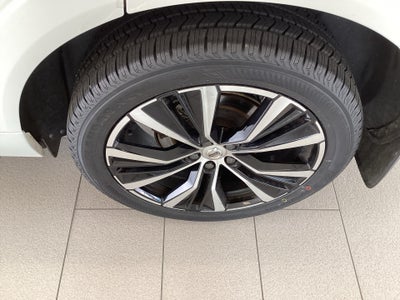 2023 Volvo XC60 B5 Ultimate Dark Theme