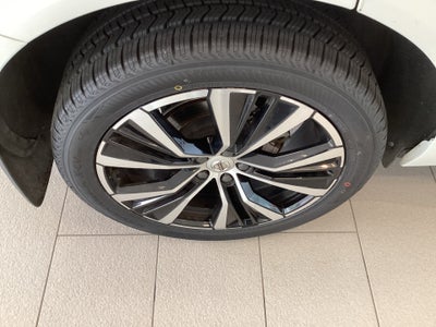 2023 Volvo XC60 B5 Ultimate Dark Theme