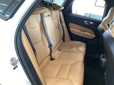 2023 Volvo XC60 B5 Ultimate Dark Theme