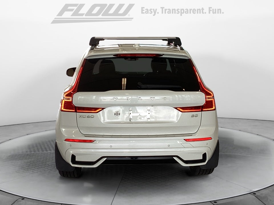2023 Volvo XC60 B5 Ultimate Dark Theme