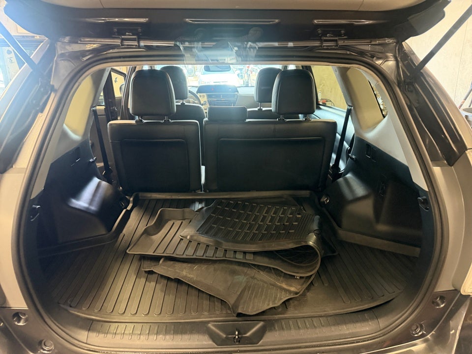 2017 Toyota Prius v Four